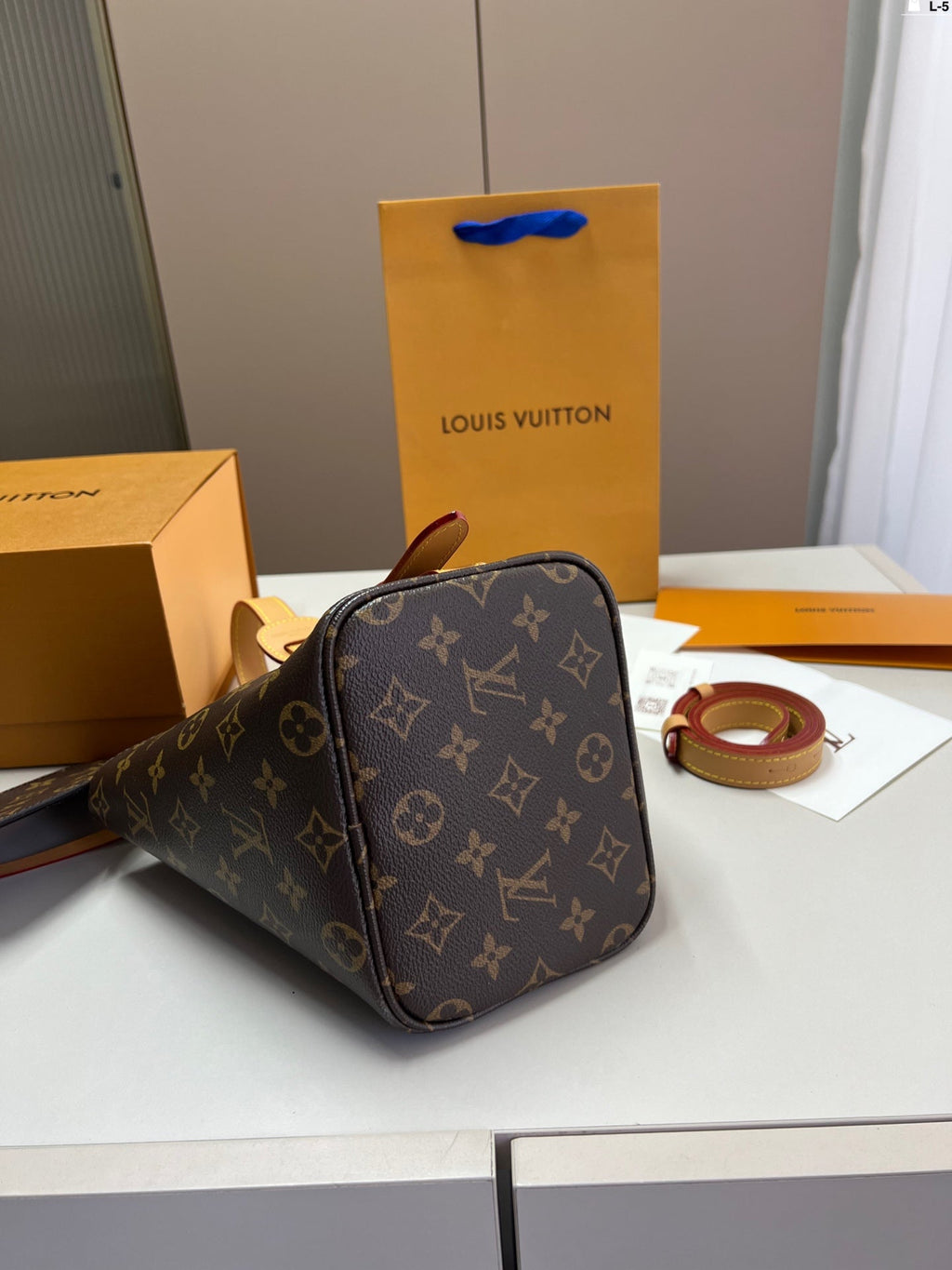Louis Vuitton LV Vintage Bucket Tote Bag - Brown