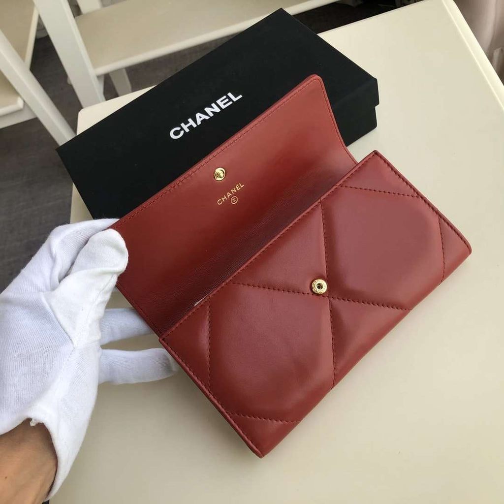 Chanel 19 Quilted Flap Wallet - Red