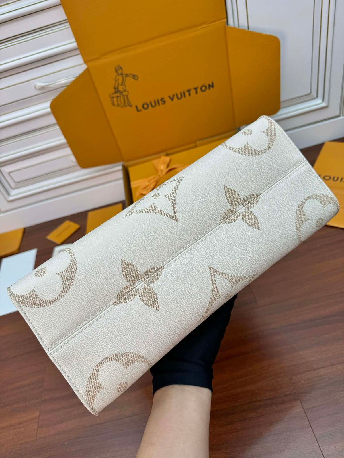 Louis Vuitton OnTheGo MM Tote Bag Monogram Dune Cruise