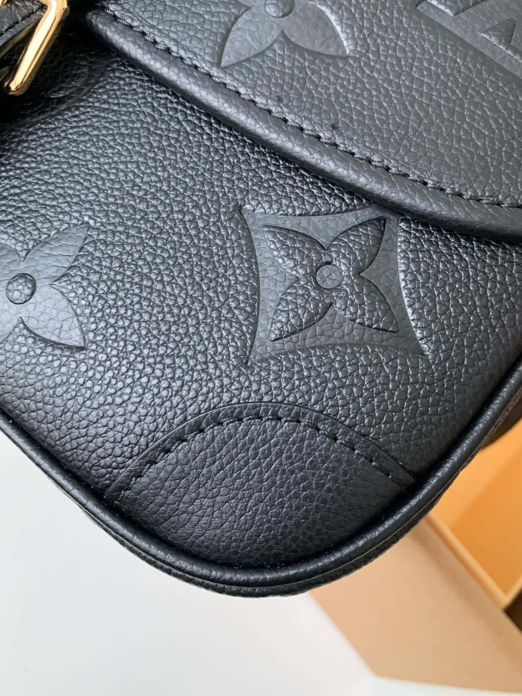 Louis Vuitton LV Diane Handbag - Black