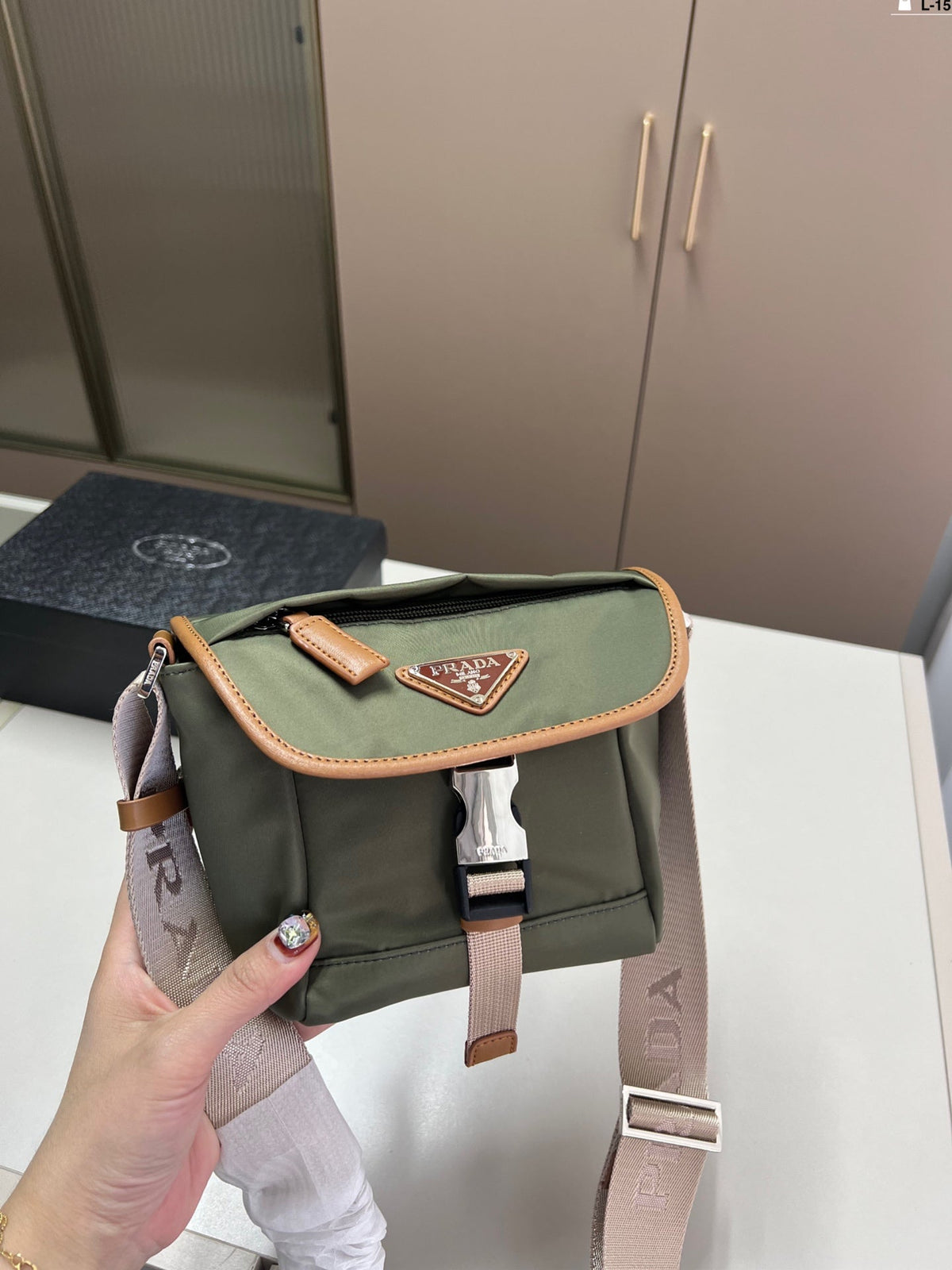 Prada Vintage Messenger Bag Crossbody - Green