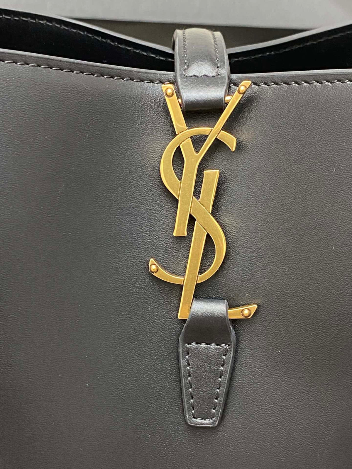 Louis Vuitton New Wave Multi-Pochette Handbag - Black