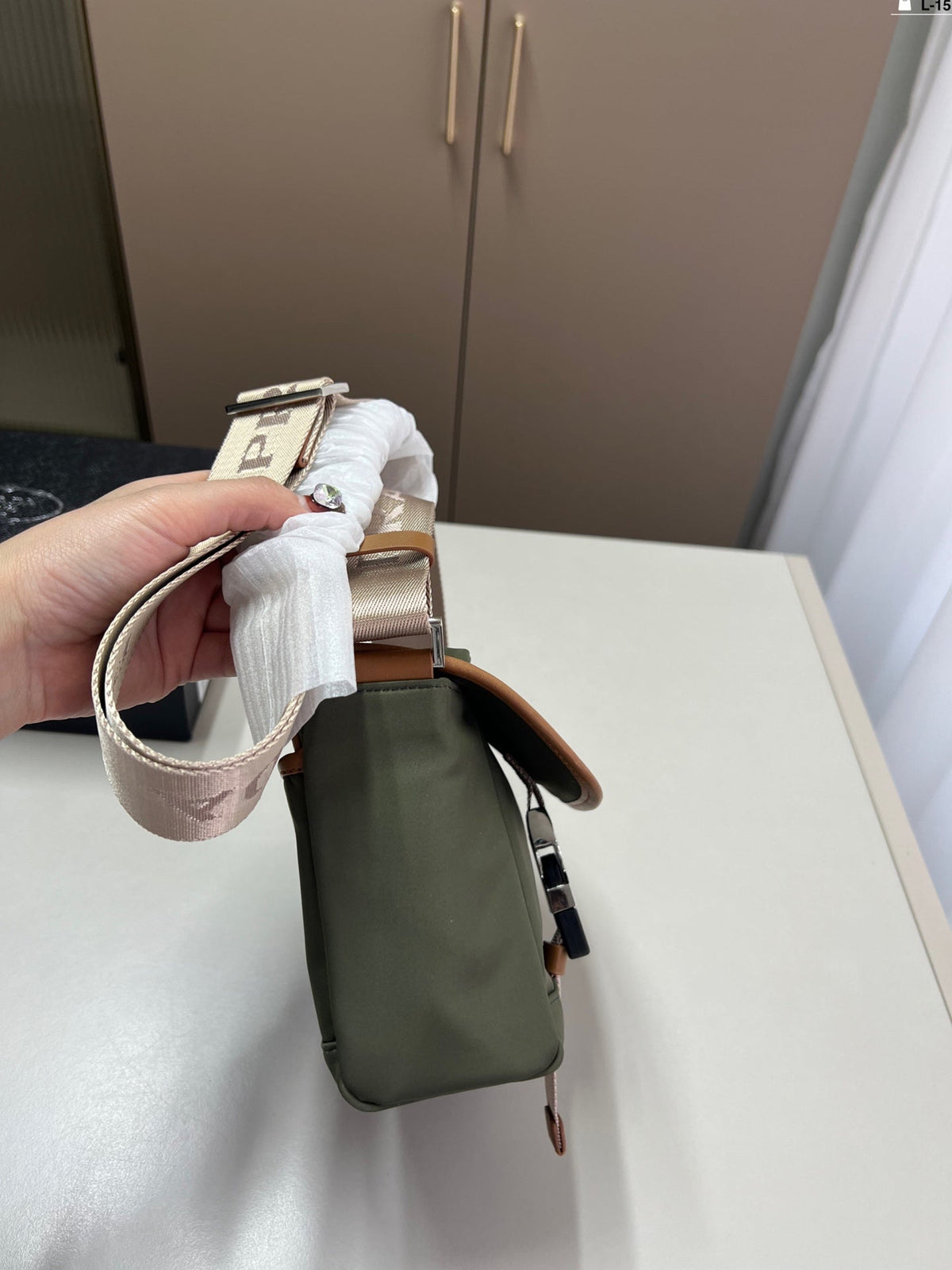 Prada Vintage Messenger Bag Crossbody - Green