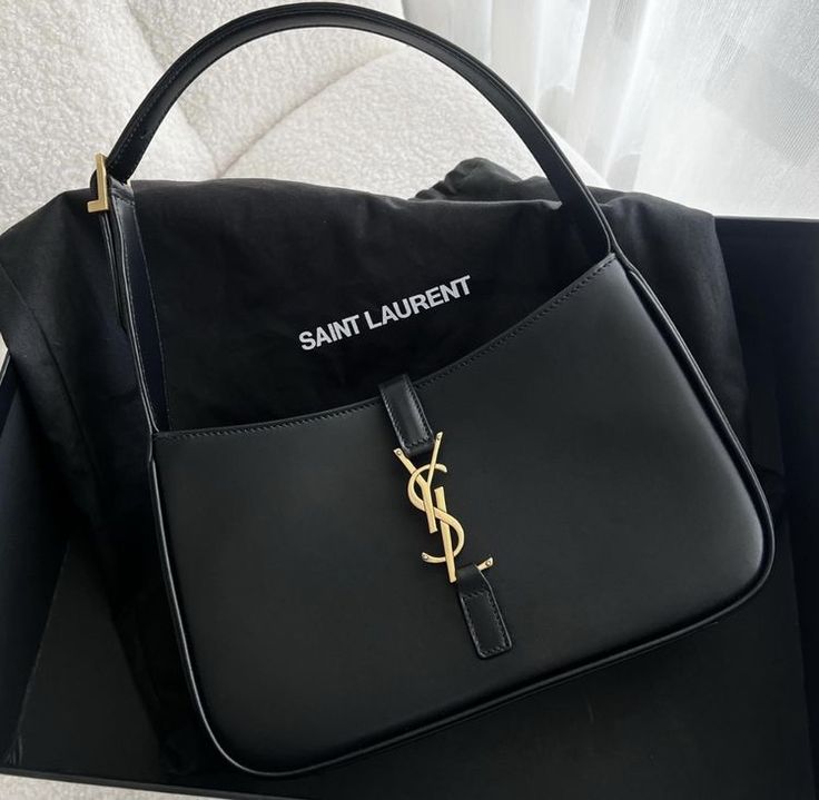 Saint Laurent Le 5 a 7 Hobo Bag in Patent Leather - Black - Women
