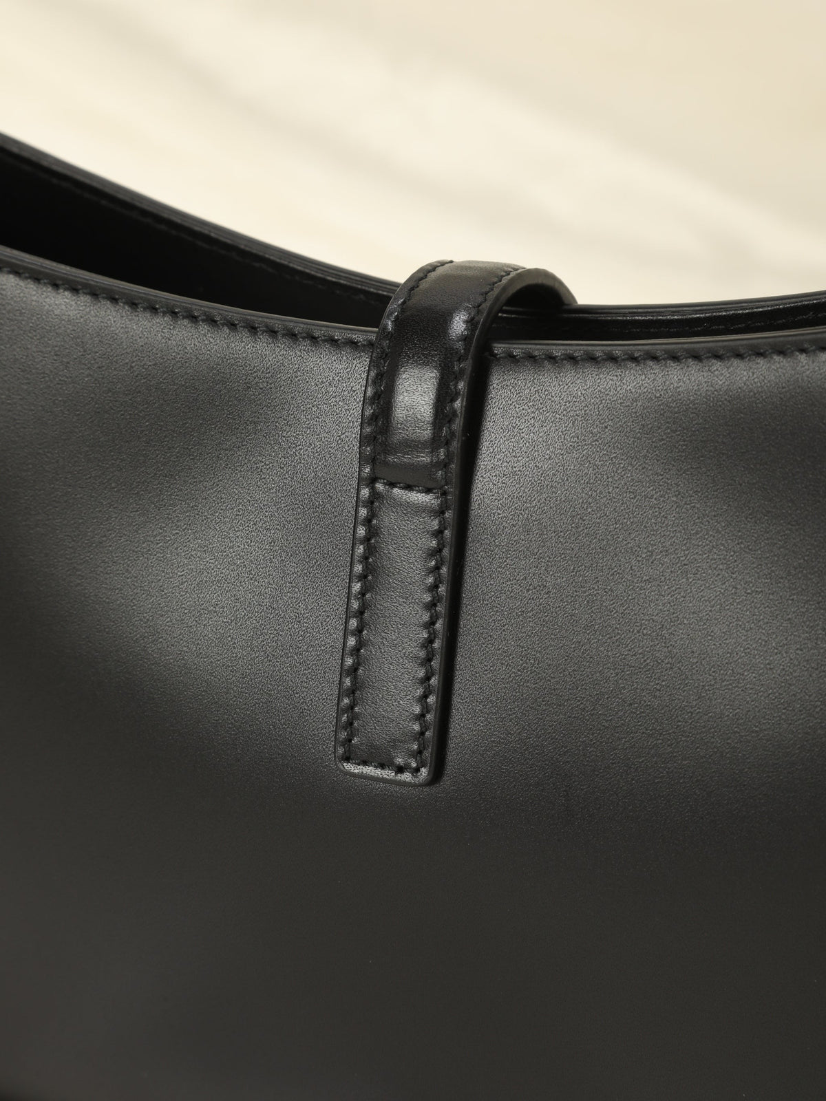 Saint Laurent Le 5 a 7 Hobo Bag in Patent Leather - Black - Women