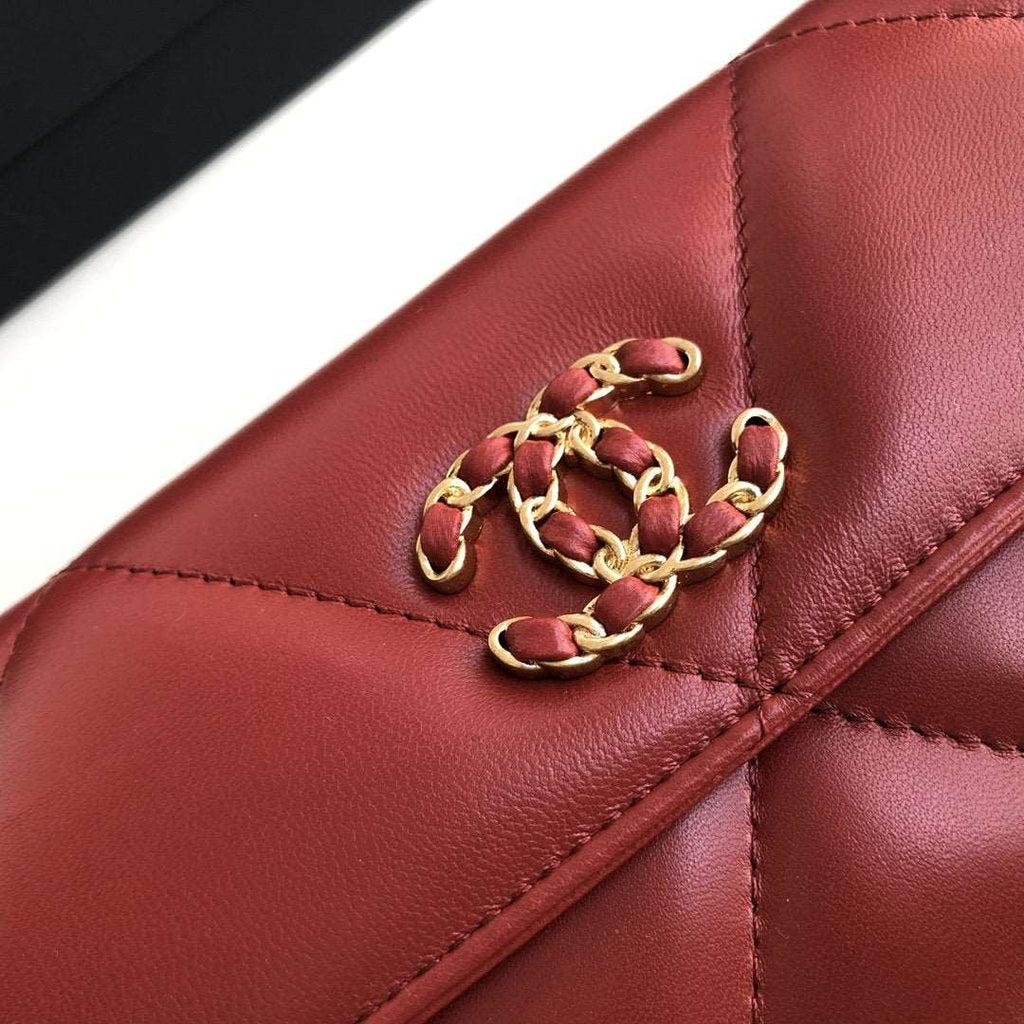 Chanel 19 Quilted Flap Wallet - Red