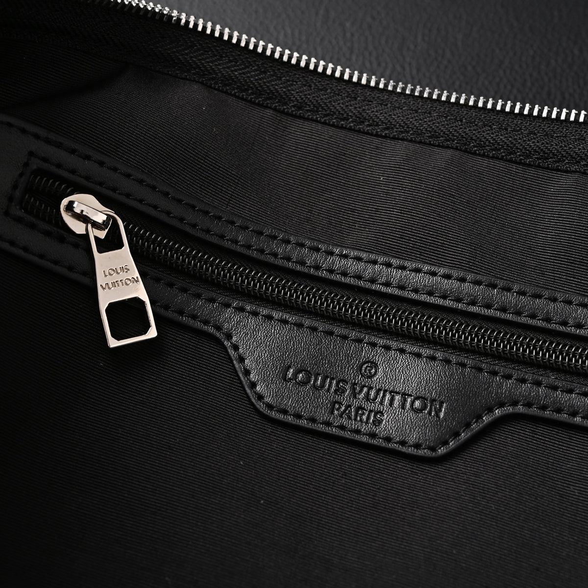 Louis Vuitton Keepall Bandoulière 45 Damier Graphite Canvas Travel Bag