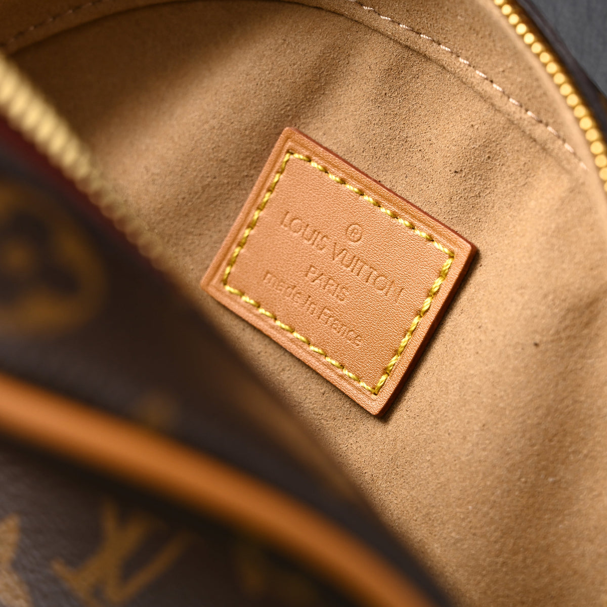 Louis Vuitton Boîte Chapeau Souple MM – Monogram Canvas Crossbody Bag