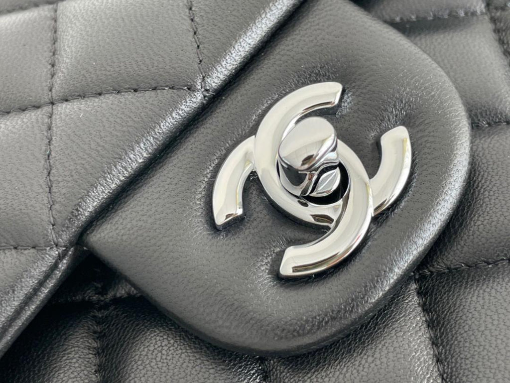 Chanel Timeless Classic Flap Bag Lambskin - Black