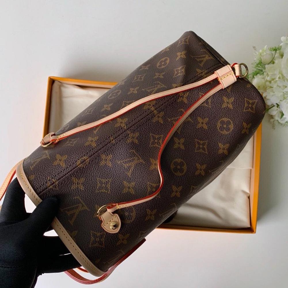 Louis Vuitton Neverfull MM Monogram Canvas Tote Bag