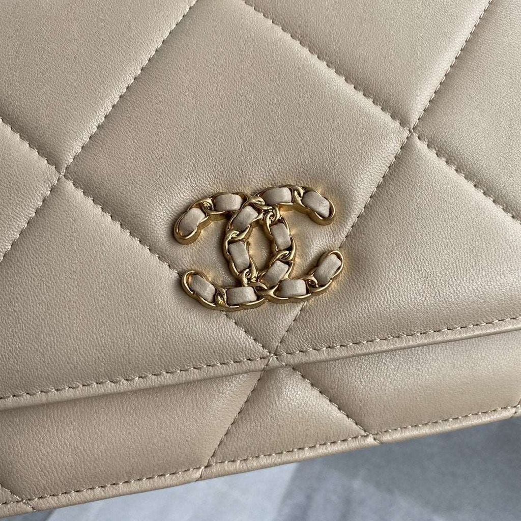 Chanel 19 Wallet On Chain WOC Beige