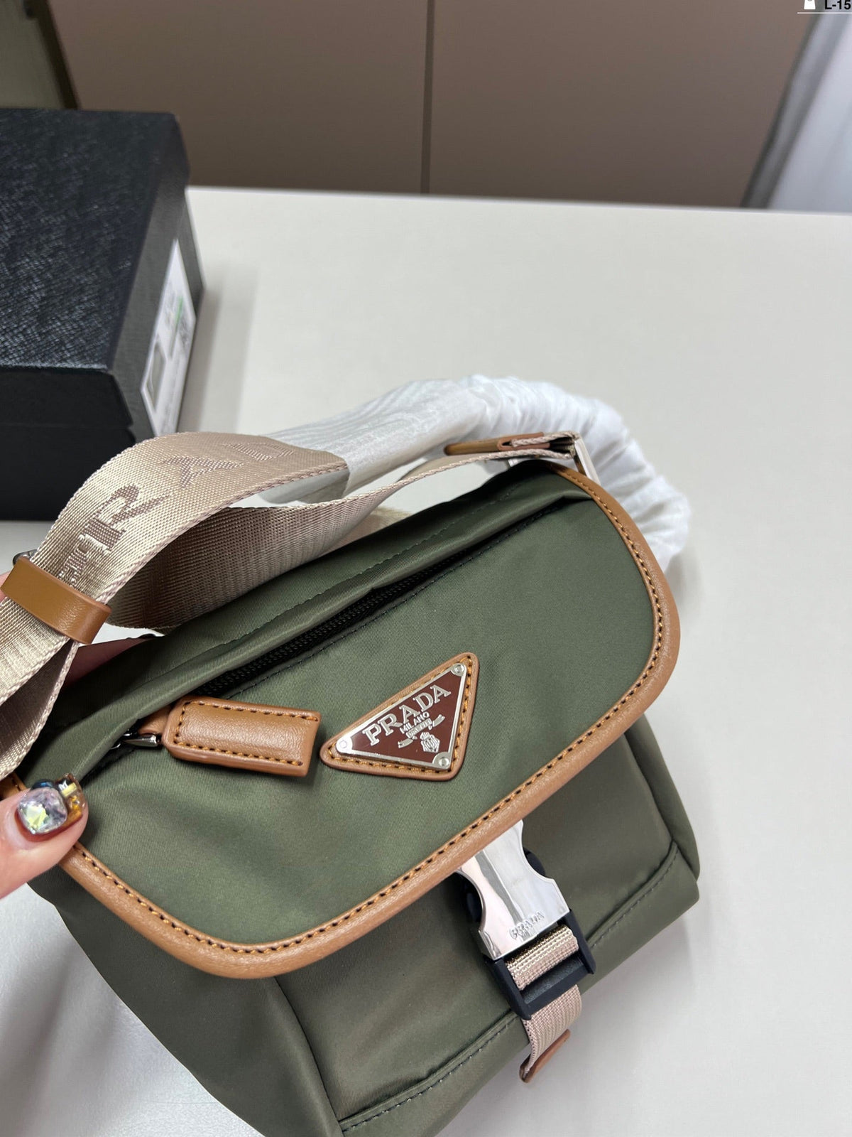 Prada Vintage Messenger Bag Crossbody - Green